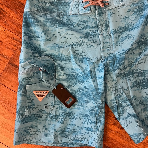 NEW Men’s Columbia PFG Board Shorts - Picture 2 of 4